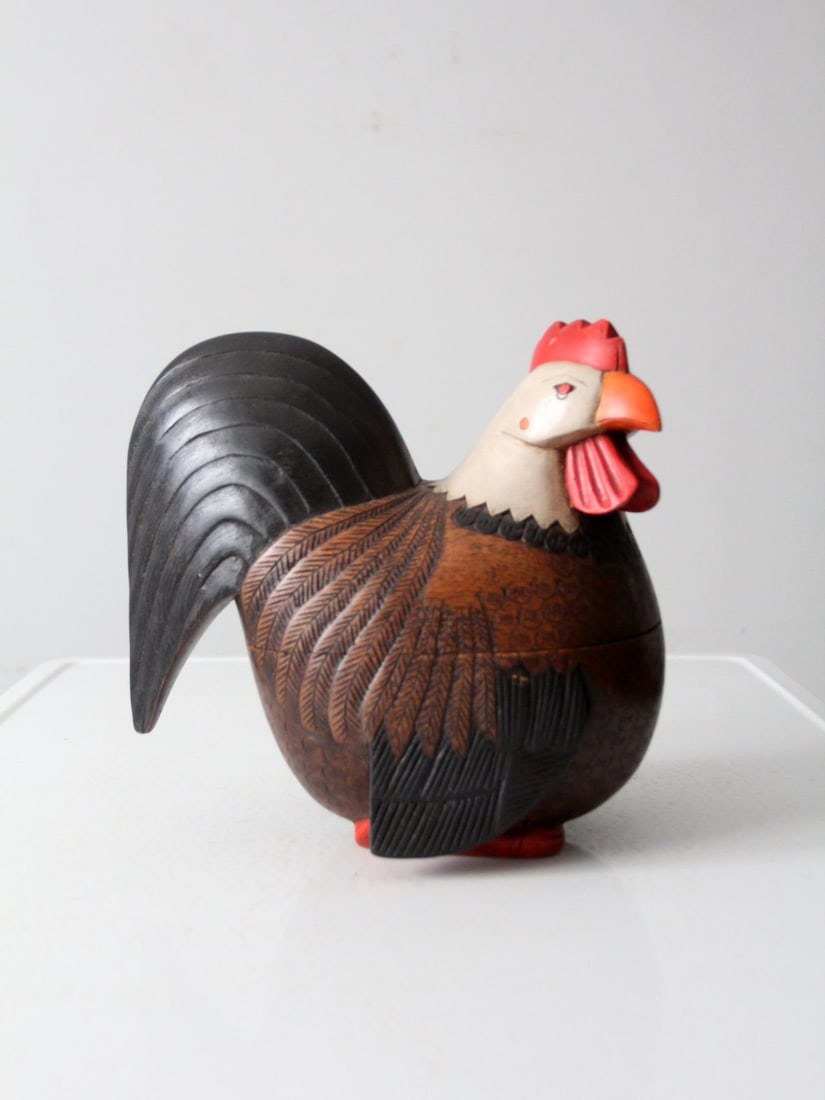 Charming Vintage Hand-Carved Wood Rooster Storage Box: Charming Vintage Hand-Carved Wood Rooster Storage Box Discover the charm of this vintage carved wood rooster box, a perfect blend of decorative artistry and functionality. Hand-carved with intricate d