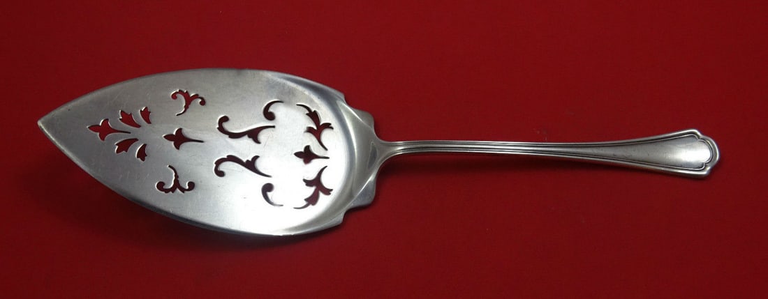 Reed and Barton Clovelly Sterling Silver Pie Server 10 1/4 Inch: Reed and Barton Clovelly Sterling Silver Pie Server 10 1/4 Inch Presenting the Clovelly Pie Server by Reed and Barton, a stunning piece crafted from sterling silver. This elegant server features a pie
