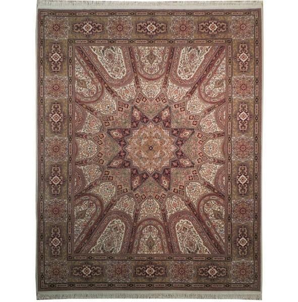 Isfahan Dom 7.10 x 9.10 Wool and Silk Fine Quality Rug: Isfahan Dom 7.10 x 9.10 Wool and Silk Fine Quality Rug Free continental US Shipping This exquisite Isfahan Dom rug measures 7.10 x 9.10 feet and is crafted from a luxurious blend of wool and silk, ens