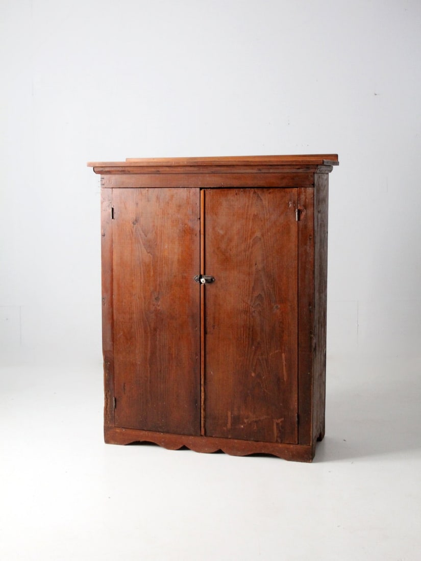 Vintage Farmhouse Antique Cabinet with Double Doors and Shelves: Vintage Farmhouse Antique Cabinet with Double Doors and Shelves This antique primitive cabinet exudes classic farmhouse charm, featuring double doors that open to reveal four spacious interior shelves