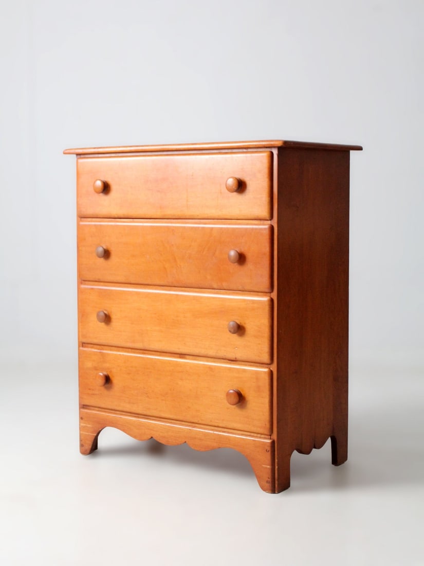 Mid Century Maple Chest with Turned Wood Knobs and Shaped Apron (1 of 17)