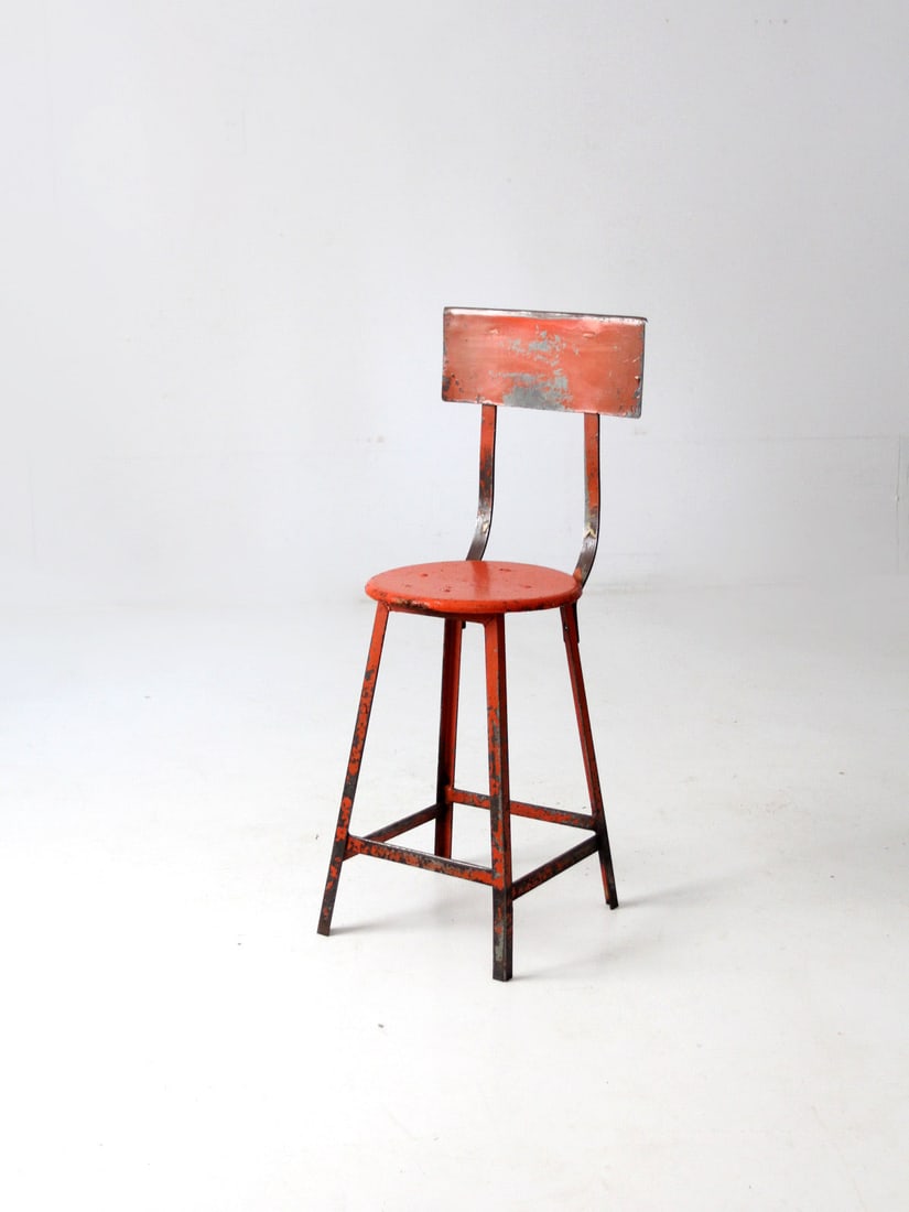 Orange Metal Vintage Stool with Wooden Seat and Arched Backrest: Orange Metal Vintage Stool with Wooden Seat and Arched Backrest This vintage industrial stool features a bold orange metal frame paired with a round wooden seat and a gently arched backrest. Combining