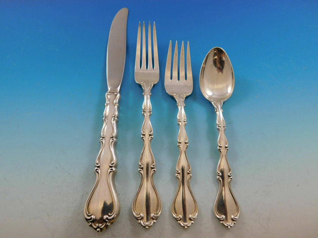 Towle Country Manor Sterling Silver 4pc Place Setting: Towle Country Manor Sterling Silver 4pc Place Setting Enhance your dining experience with this exquisite Country Manor place setting by Towle. Crafted from high-quality sterling silver, this 4-piece r