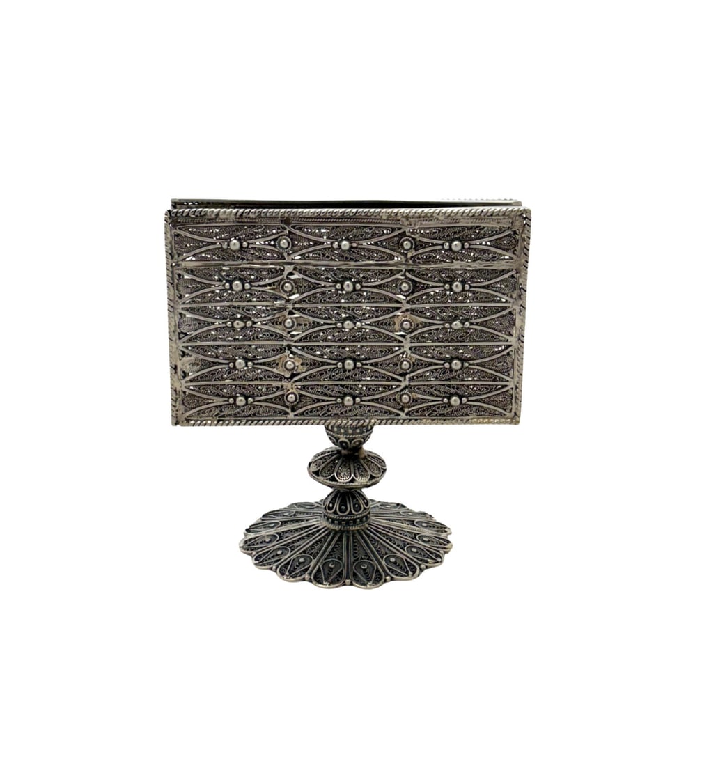 Handmade 925 Sterling Silver Filigree Matchbox on Stand: Handmade 925 Sterling Silver Filigree Matchbox on Stand This exquisite matchbox is crafted from fine 925 sterling silver, showcasing intricate handmade heavy filigree lace designs that add a touch of 