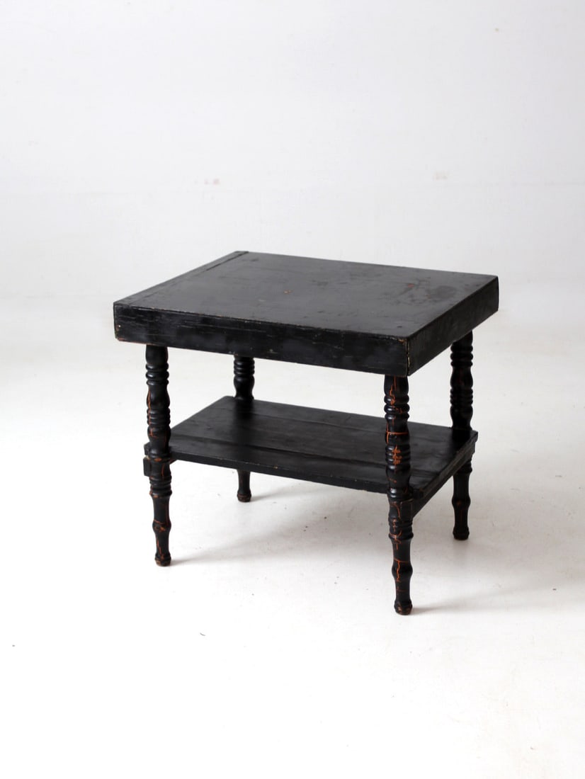 Vintage Antique Painted Wood End Table with Turned Legs: Vintage Antique Painted Wood End Table with Turned Legs This antique painted wood end table is a charming addition to any space. Featuring a heavy black finish, it is supported by elegantly turned leg