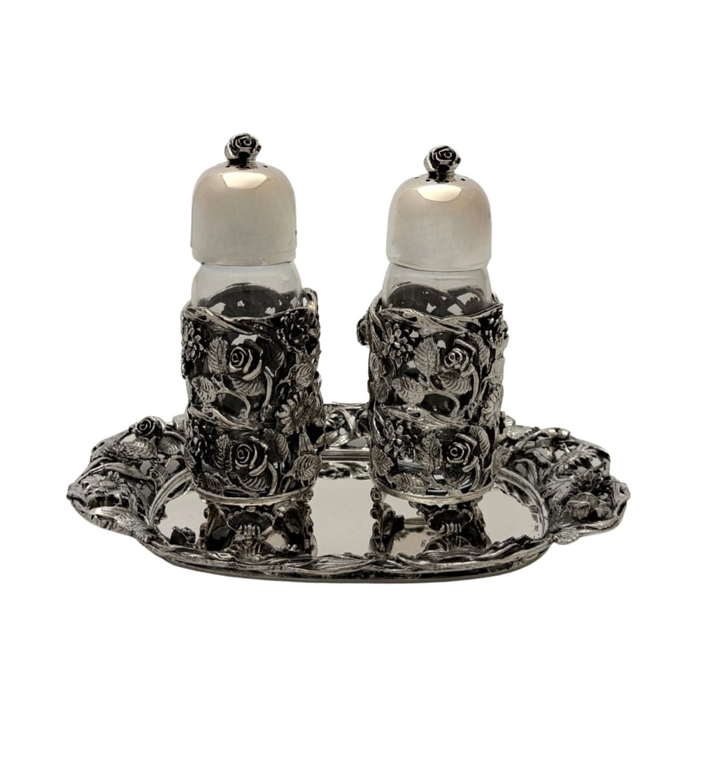 Italian Sterling Silver Salt and Pepper Shaker Set with Ornate Floral Tray: Italian Sterling Silver Salt and Pepper Shaker Set with Ornate Floral Tray This set includes a finely crafted Italian 925 sterling silver and glass salt and pepper shaker with a matching tray. Each pi