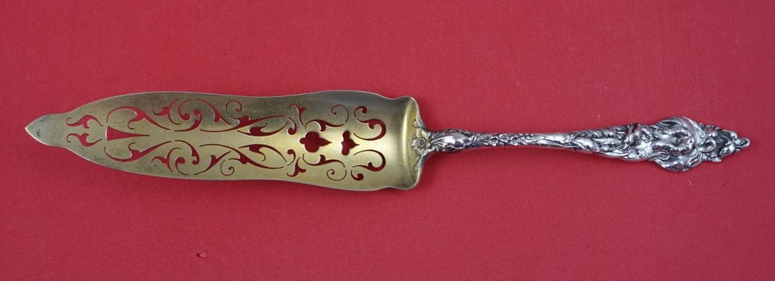 Reed & Barton Les Six Fleurs Sterling Silver Jelly Cake Server 10 3/8": Reed & Barton Les Six Fleurs Sterling Silver Jelly Cake Server 10 3/8" This exquisite jelly cake server is crafted from sterling silver and features the elegant Les Six Fleurs pattern by Reed & Barton