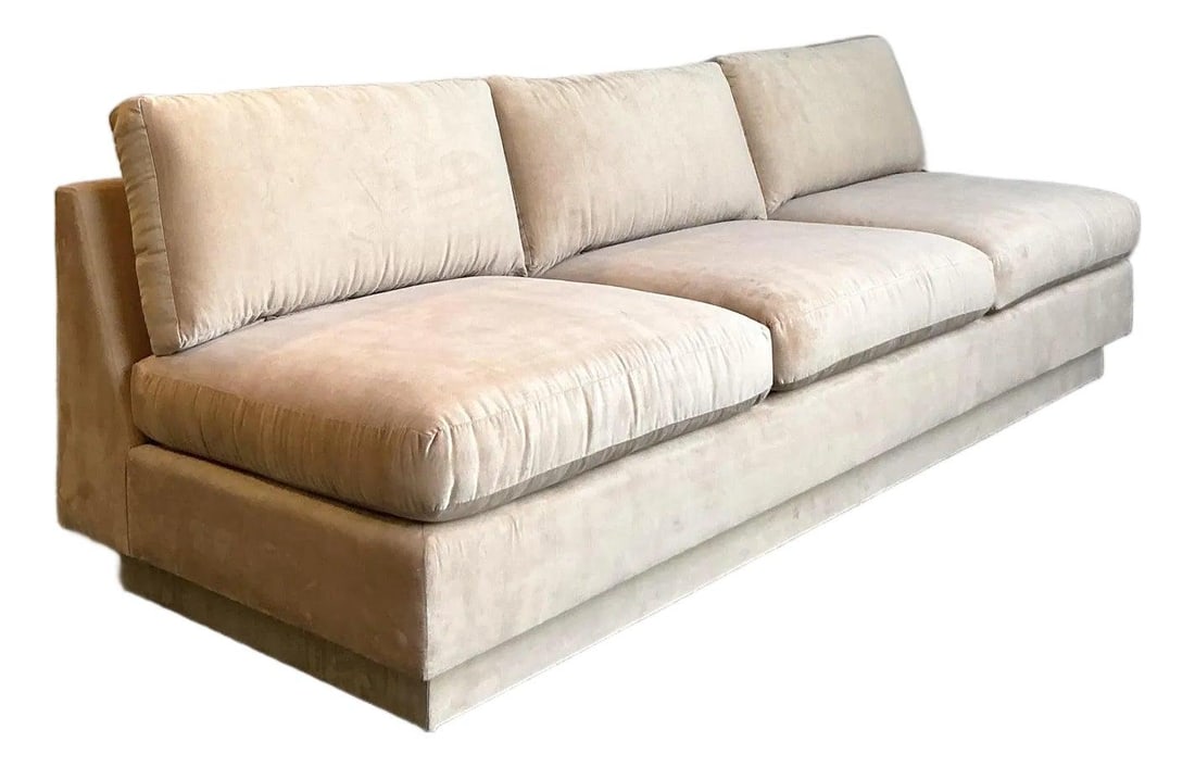 1980s Vintage Boho Camel Slipper Sofa with Elegant Velvet Upholstery: 1980s Vintage Boho Camel Slipper Sofa with Elegant Velvet Upholstery Elevate your living space with this Vintage Boho Camel Slipper Sofa, a stunning example of 1980s design that combines sophisticatio