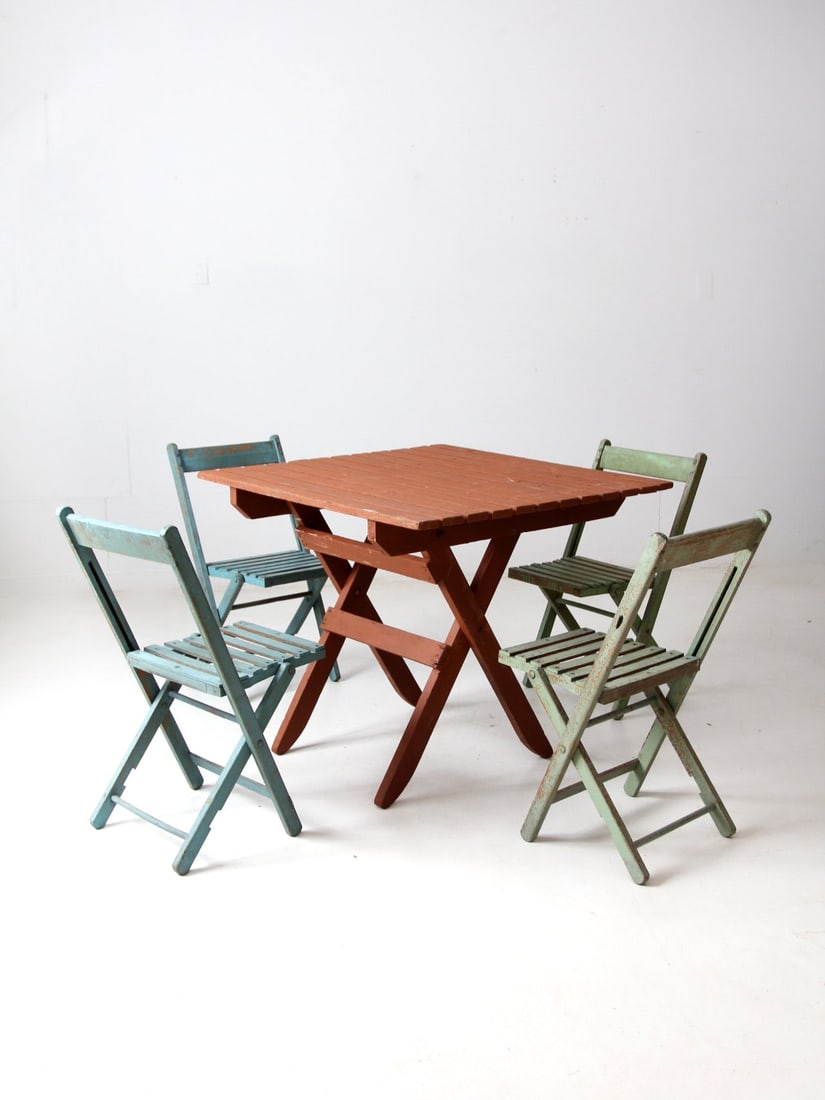 Vintage Wooden Patio Set with Adjustable Barn Red Table and Colorful Folding Chairs: Vintage Wooden Patio Set with Adjustable Barn Red Table and Colorful Folding Chairs Enhance your outdoor space with this vintage wooden patio set, featuring a charming barn red table and four colorful