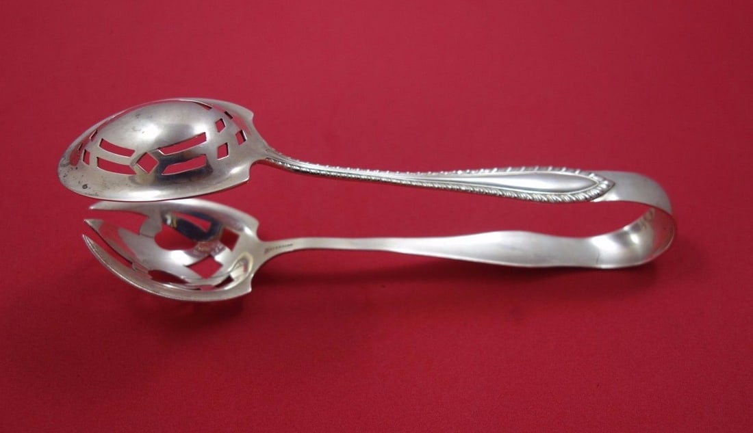 Towle Godroon Sterling Silver Pierced Ice Tong 7": Towle Godroon Sterling Silver Pierced Ice Tong 7" This exquisite ice tong, crafted in the Godroon pattern by Towle, is an elegant addition to any serving set. Made of high-quality sterling silver, it 