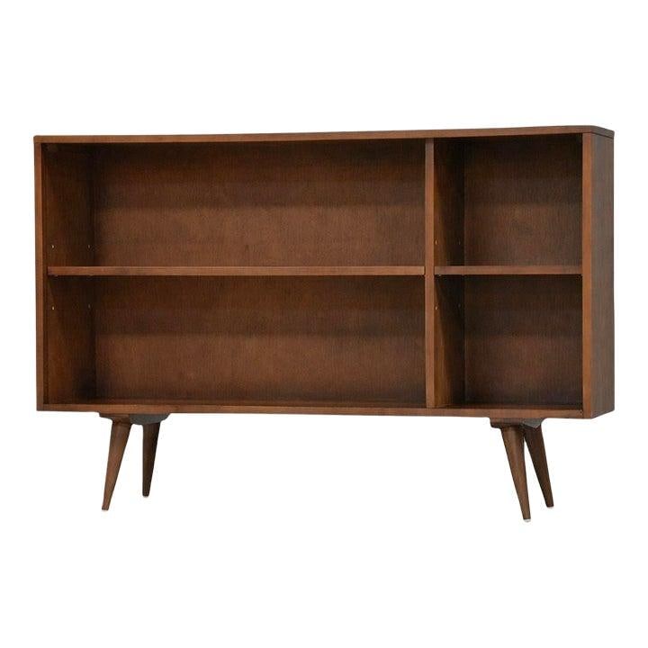 Mid Century Maple Bookcase Planner Group Design Adjustable Shelves 1950s: Mid Century Maple Bookcase Planner Group Design Adjustable Shelves 1950s This mid-century modern bookcase from the Planner Group collection was designed by Paul McCobb for Winchendon in the 1950s. Cra