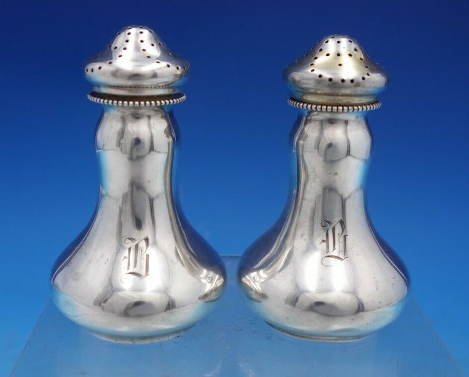 Towle Old Newbury Sterling Silver Salt Pepper Shaker Set 2 pcs Monogrammed: Towle Old Newbury Sterling Silver Salt Pepper Shaker Set 2 pcs Monogrammed Enhance your dining experience with this exquisite Old Newbury by Towle Sterling Silver Salt and Pepper Shaker Set. This styl