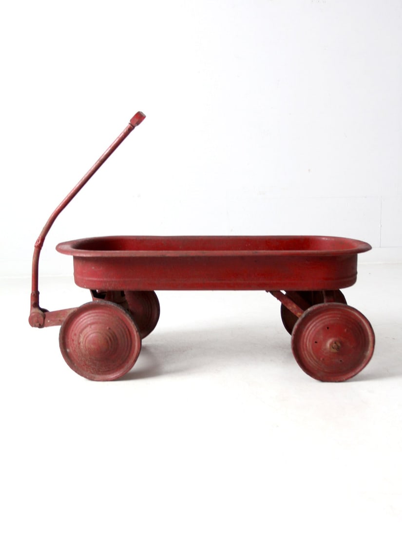 Antique Red Metal Wagon Vintage Farmhouse Decor 39.5 x 17 x 28.5: Antique Red Metal Wagon Vintage Farmhouse Decor 39.5 x 17 x 28.5 This charming antique red metal wagon features a shallow ribbed tray, pressed steel wheels, and a classic pull handle, making it an eye