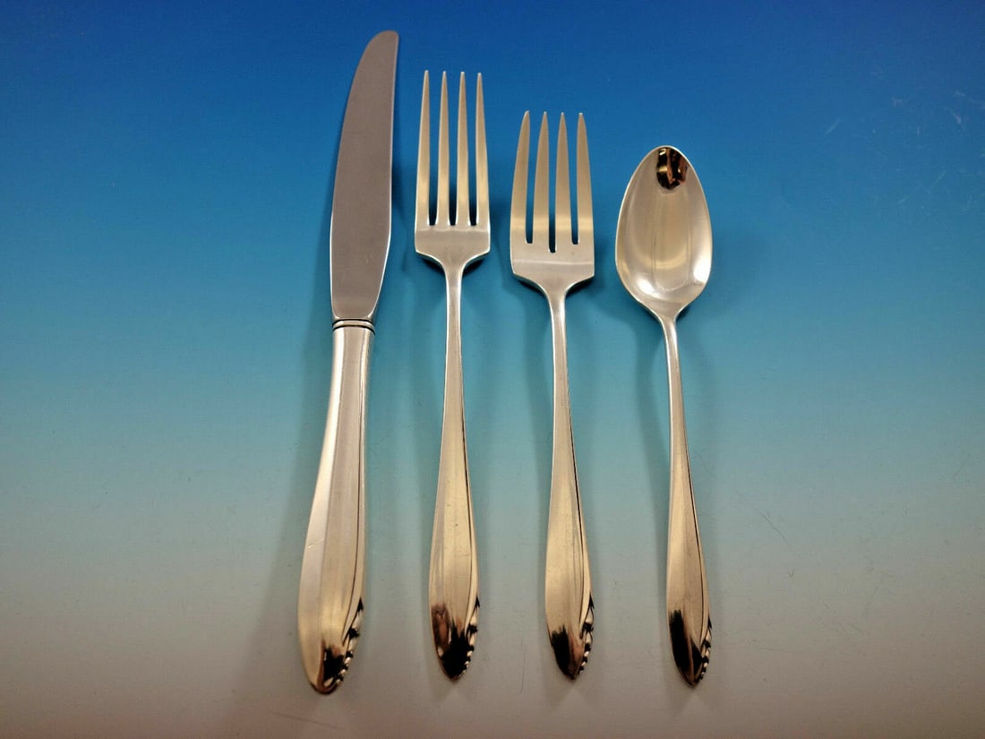 Oneida Lasting Spring Sterling Silver 4-Piece Place Setting: Oneida Lasting Spring Sterling Silver 4-Piece Place Setting Experience the elegance of dining with the Lasting Spring pattern by Oneida. This sterling silver regular size place setting includes everyt