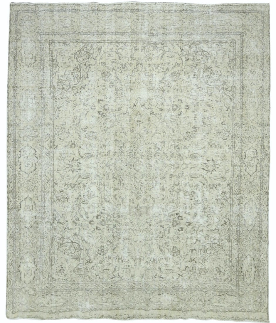 Vintage Hand-Knotted Oriental Rug Floral Design 10 x 13 ft: Vintage Hand-Knotted Oriental Rug Floral Design 10 x 13 ft Enhance your living space with this exquisite vintage oriental rug, featuring a distressed floral design that evokes timeless elegance. Measu