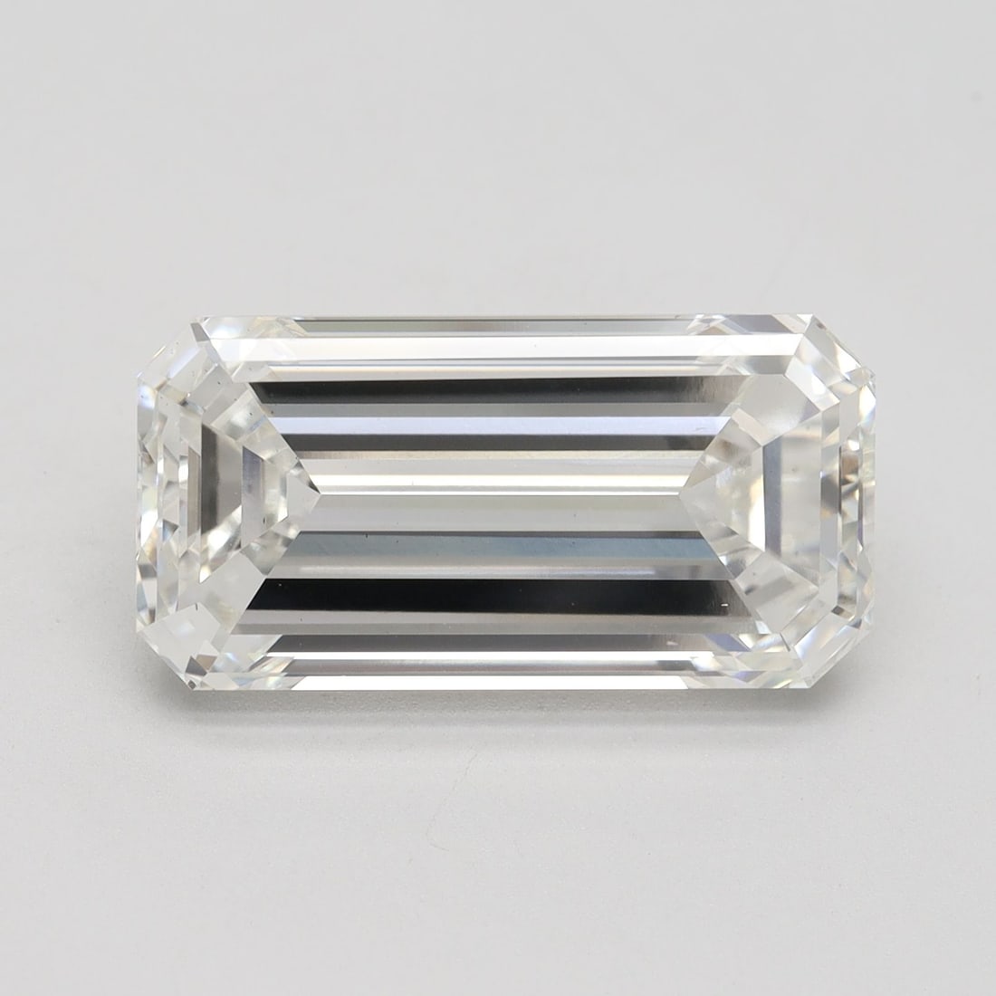 Loose Diamond - EMERALD 8.01ct H VS1: Loose Diamond - EMERALD 8.01ct H VS1 Source: This is a real non-mined Diamond that has been grown in a lab Shape: EMERALD Carats: 8.01 Color: H Clarity: VS1 Certification: IGI Video: