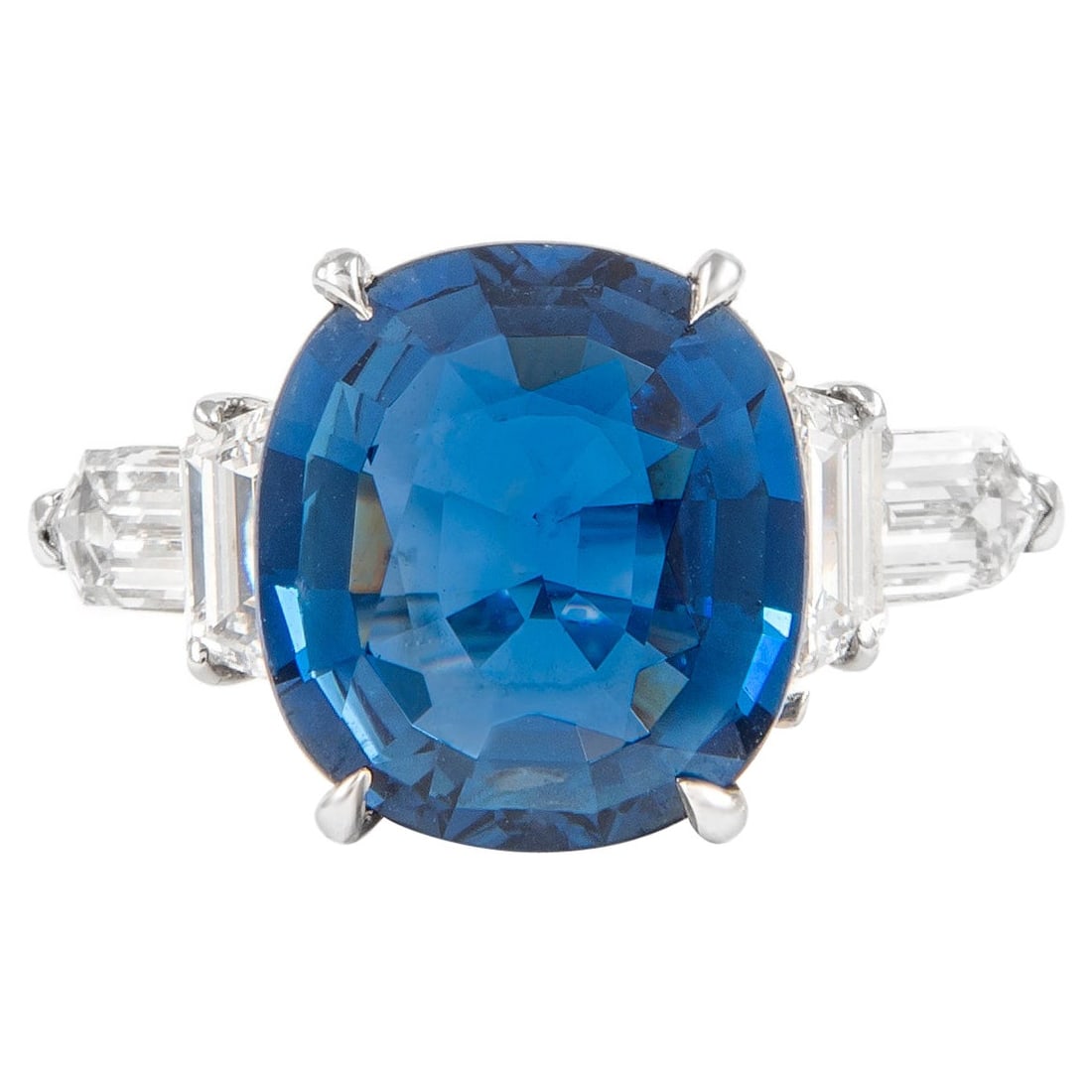 6.42ct GIA Certified No Heat Sapphire & Diamond Ring Platinum Graff: 6.42ct GIA Certified No Heat Sapphire & Diamond Ring Platinum Graff This exquisite ring features a stunning 6.42 ct no-heat sapphire, complemented by sparkling diamonds, all set in luxurious platinum.