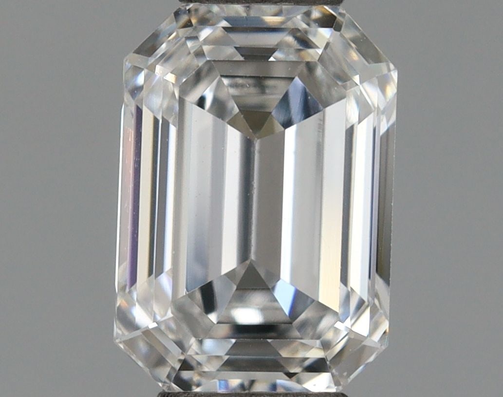 Loose Diamond - EMERALD 0.86ct E VS1: Loose Diamond - EMERALD 0.86ct E VS1 Source: This is a real non-mined Diamond that has been grown in a lab Shape: EMERALD Carats: 0.86 Color: E Clarity: VS1 Certification: IGI Video: