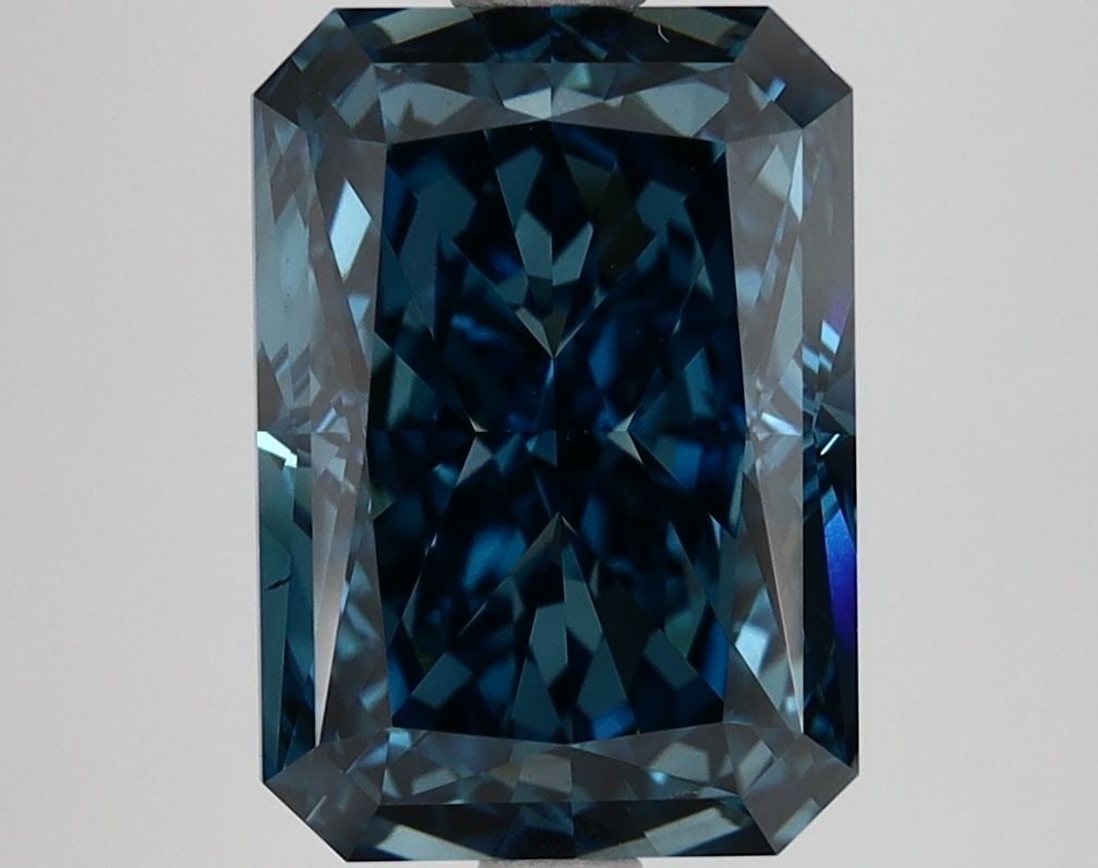 Loose Diamond - RADIANT 4.1ct Fancy Vivid Blue VS1: Loose Diamond - RADIANT 4.1ct Fancy Vivid Blue VS1 Source: This is a real non-mined Diamond that has been grown in a lab Shape: RADIANT Carats: 4.1 Color: Fancy Vivid Blue Certification: IGI Video: