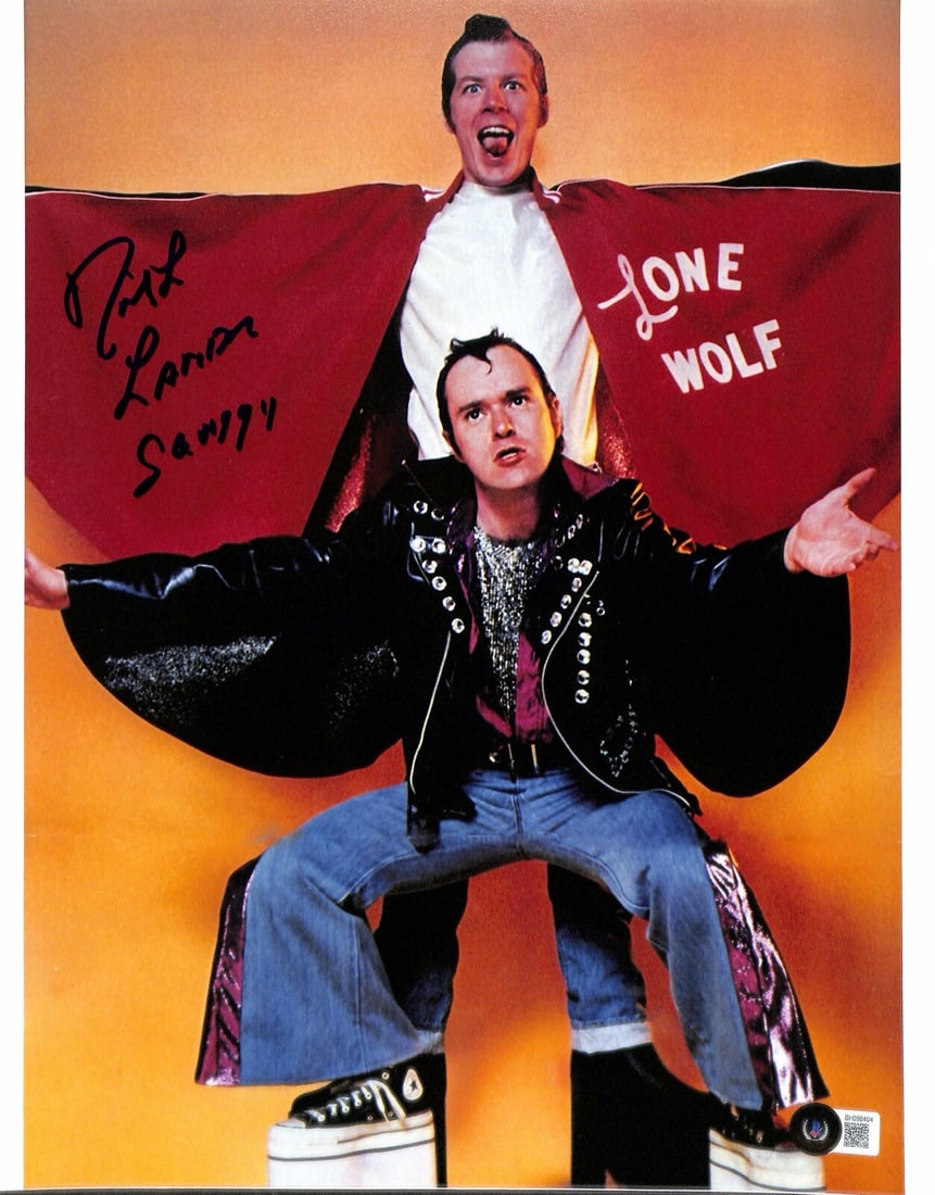 David Lander Signed 11x14 Photograph Laverne & Shirley Beckett Certified: David Lander Signed 11x14 Photograph Laverne & Shirley Beckett Certified This is an autographed 11x14 photograph of David Lander, best known for his role as "Squiggy" in the classic TV sitcom Laverne 