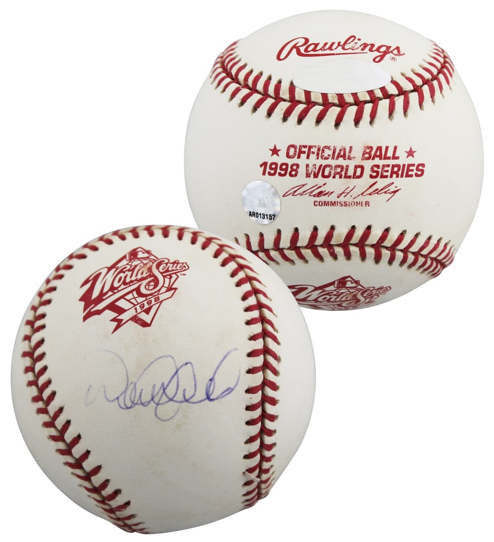 Derek Jeter Autographed 1998 World Series OML Baseball MLB Authentic: Derek Jeter Autographed 1998 World Series OML Baseball MLB Authentic This authentic 1998 World Series Selig OML baseball features the signature of legendary New York Yankees player Derek Jeter. The ba