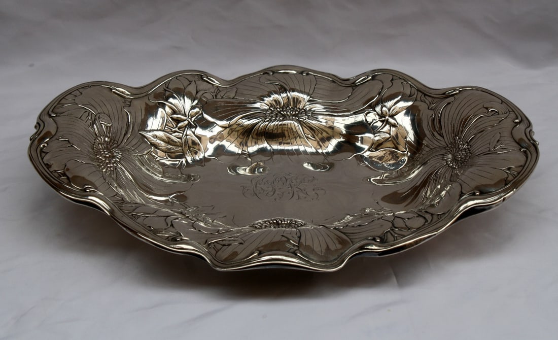 1900 Gorham Art Nouveau Sterling Silver Oval Center Piece: 1900 Gorham Art Nouveau Sterling Silver Oval Center Piece Presenting a stunning Art Nouveau oval center piece crafted from sterling silver by Gorham, dated 1900. This exquisite piece showcases remarka