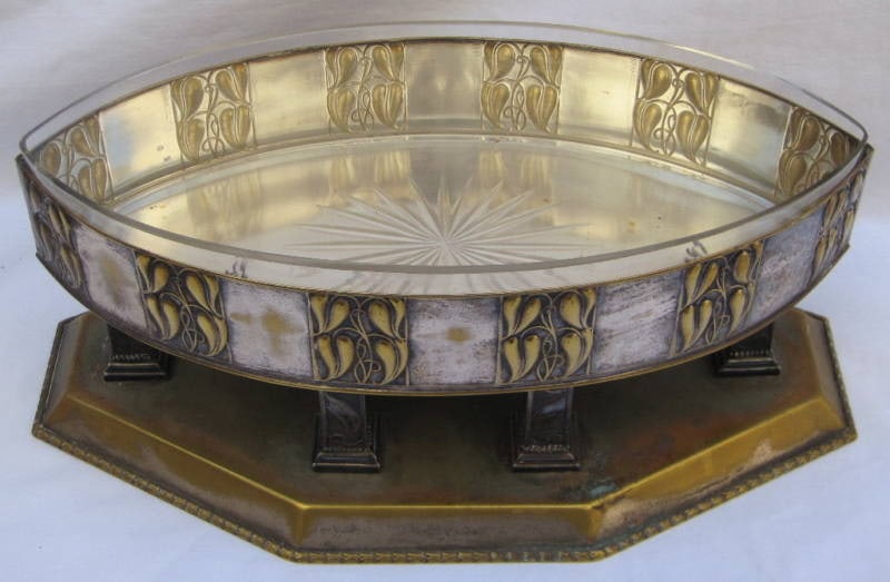 Art Nouveau Silverplate Jardiniere by Edward Willmer-Wisgrill: Art Nouveau Silverplate Jardiniere by Edward Willmer-Wisgrill This magnificent Art Nouveau jardiniere, crafted in Austria, showcases exquisite silverplate workmanship and features a removable etched g