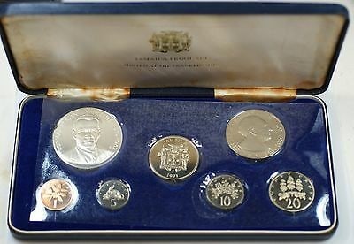 Jamaica 1971 Proof Coin Set with Sterling Silver $5 in Original Franklin Mint Box: Jamaica 1971 Proof Coin Set with Sterling Silver $5 in Original Franklin Mint Box This is a 1971 Franklin Mint Jamaica Proof Set featuring seven coins, including a $5 coin made of .925 sterling silver
