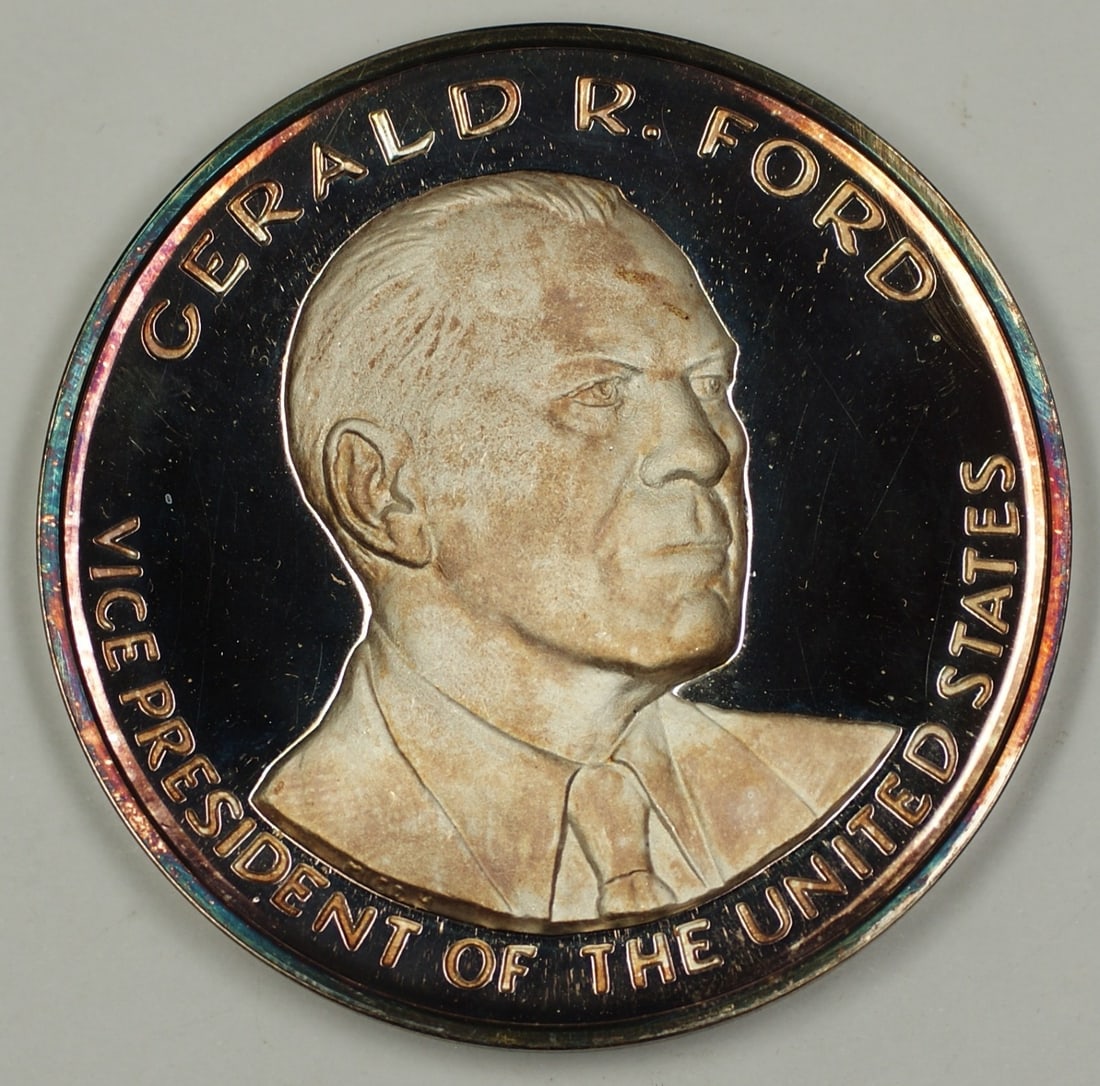 Large Pure Silver Medal Honoring Gerald R Ford 25th Amendment Vice Presidency: Large Pure Silver Medal Honoring Gerald R Ford 25th Amendment Vice Presidency This large pure silver medal commemorates Gerald R. Ford as the first Vice President appointed under the 25th Amendment. O