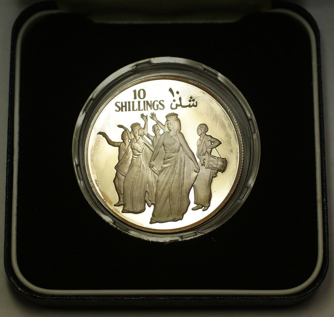 1979 Somalia Silver 10 Shillings Dancing Commemorative Coin in Original Case: 1979 Somalia Silver 10 Shillings Dancing Commemorative Coin in Original Case This 1979 Somalia 10 Shillings commemorative coin was issued to mark the 10th Anniversary of the Republic. Featuring a desi