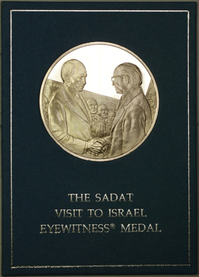 Sterling Silver Eyewitness Medal Sadat Israel Visit with Display Case: Sterling Silver Eyewitness Medal Sadat Israel Visit with Display Case This Sadat Visit to Israel Eyewitness medal is struck in 0.925 sterling silver by the Franklin Mint. The medal commemorates the hi
