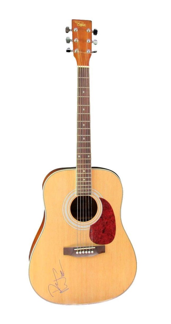 Dave Matthews Signed Acoustic Guitar with JSA Authentication: Dave Matthews Signed Acoustic Guitar with JSA Authentication This is a full-sized acoustic guitar signed by Dave Matthews, known for his work with the Dave Matthews Band (DMB). The guitar comes with a