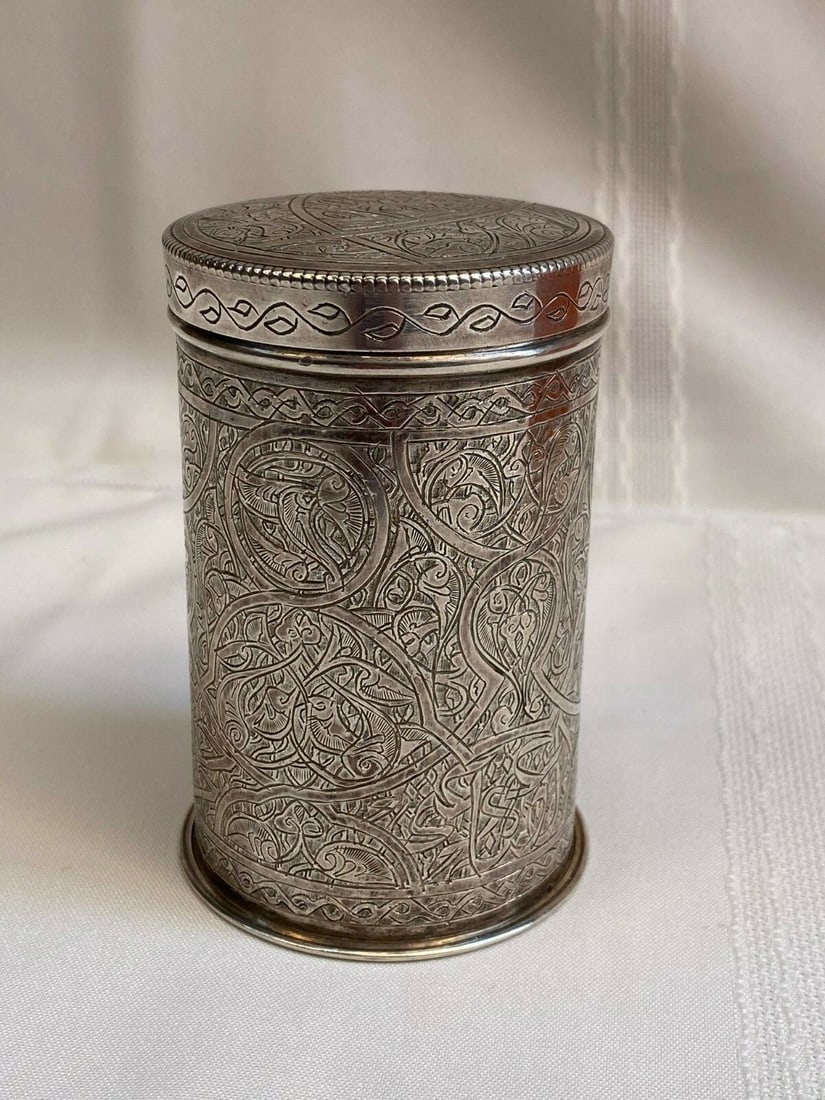1900s Signed Hand Chased Islamic Art Box in 900 Coin Silver: 1900s Signed Hand Chased Islamic Art Box in 900 Coin Silver This exquisite Islamic art box, crafted in the 1900s, showcases the beauty of hand-chased craftsmanship in 900 coin silver. It features intr