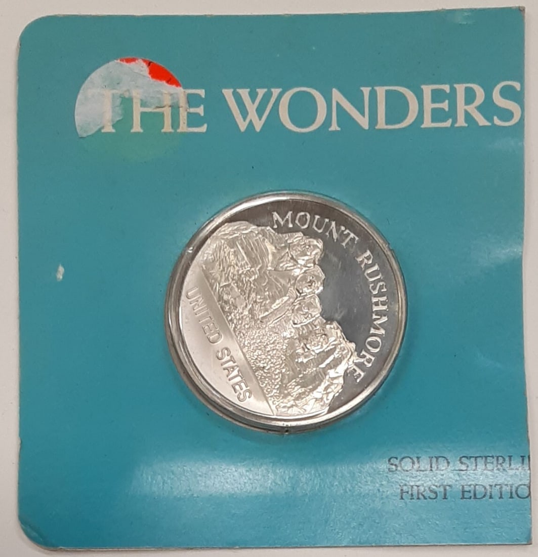 Wonders of Mankind 1972 Sterling Silver Mt Rushmore Medal Franklin Mint: Wonders of Mankind 1972 Sterling Silver Mt Rushmore Medal Franklin Mint This 1972 Franklin Mint Wonders of Mankind medal commemorates Mount Rushmore and is crafted from 0.925 sterling silver. The unci
