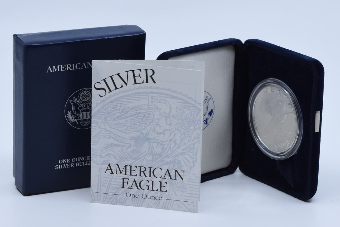 2002-W American Proof Silver Eagle Coin 1 oz in Original Packaging: 2002-W American Proof Silver Eagle Coin 1 oz in Original Packaging This 2002-W American Proof Silver Eagle coin is a stunning collectible piece minted by the U.S. Mint. Featuring a striking proof fini