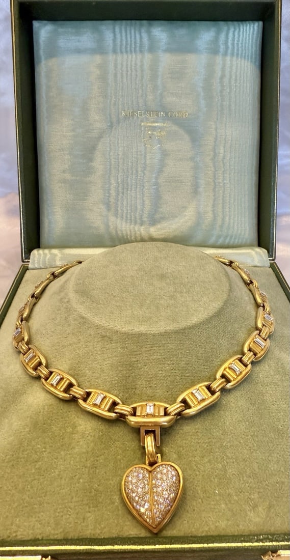 Kieselstein-Cord 18K Yellow Gold Diamond Heart Necklace with Box: Kieselstein-Cord 18K Yellow Gold Diamond Heart Necklace with Box Discover this exquisite 18K yellow gold diamond necklace featuring a beautifully crafted heart pendant by Kieselstein-Cord. The necklac