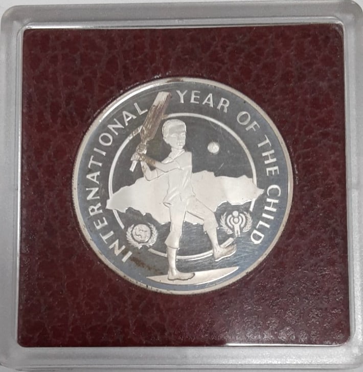 1979 Jamaica $10 Sterling Silver Proof Coin International Year of the Child with Case: 1979 Jamaica $10 Sterling Silver Proof Coin International Year of the Child with Case This 1979 Jamaica $10 proof coin was struck in sterling silver to commemorate the International Year of the Child.