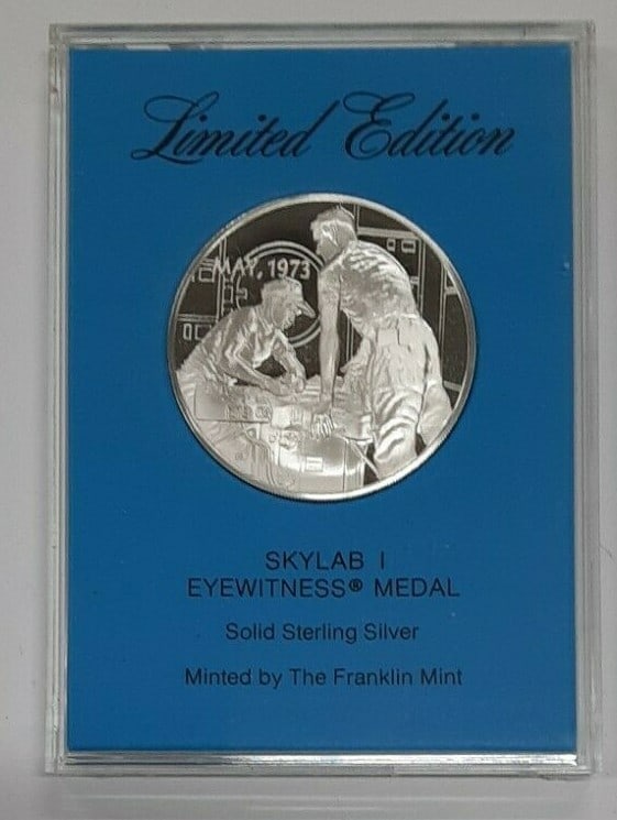 Sterling Silver 1973 Skylab I Eyewitness Proof Medal Franklin Mint: Sterling Silver 1973 Skylab I Eyewitness Proof Medal Franklin Mint This 1973 Skylab I Eyewitness Proof Sterling Silver Medal by the Franklin Mint is a rare and collectible exonumia item. Issued in the