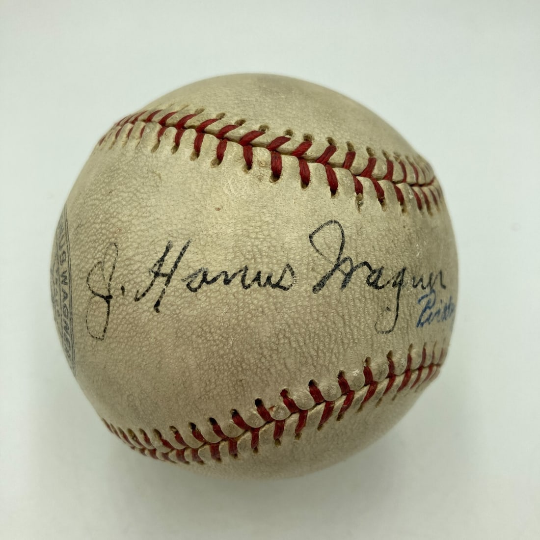 Honus Wagner Signed Baseball with JSA Authentication Pittsburgh Pirates: Honus Wagner Signed Baseball with JSA Authentication Pittsburgh Pirates This exquisite baseball is a remarkable piece of sports memorabilia featuring the signature of Honus Wagner, the legendary Hall 