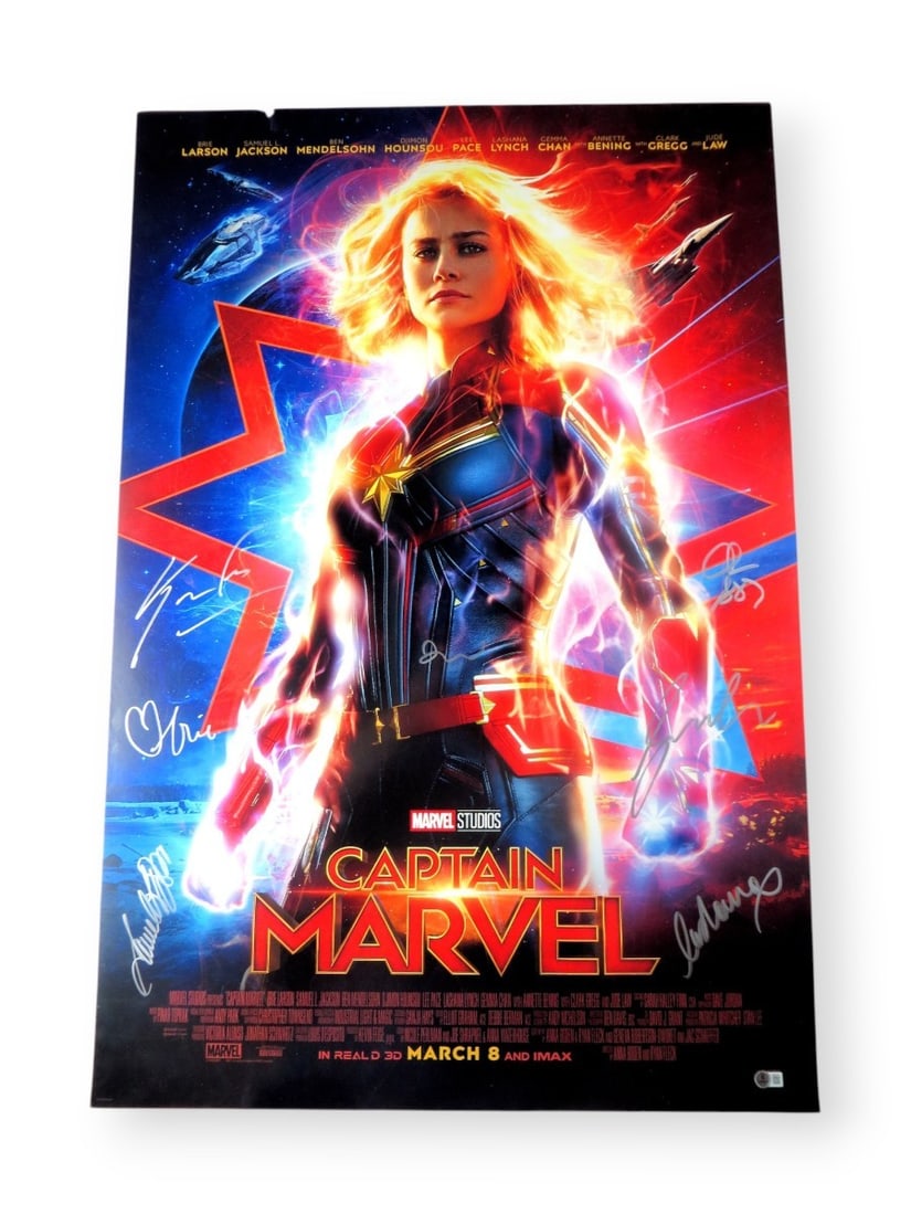 Captain Marvel Autographed Poster 27X40 Brie Larson Samuel L Jackson Jude Law Beckett Authenticated: Captain Marvel Autographed Poster 27X40 Brie Larson Samuel L Jackson Jude Law Beckett Authenticated This is an original Captain Marvel poster measuring 27X40 inches, autographed by a stellar cast incl