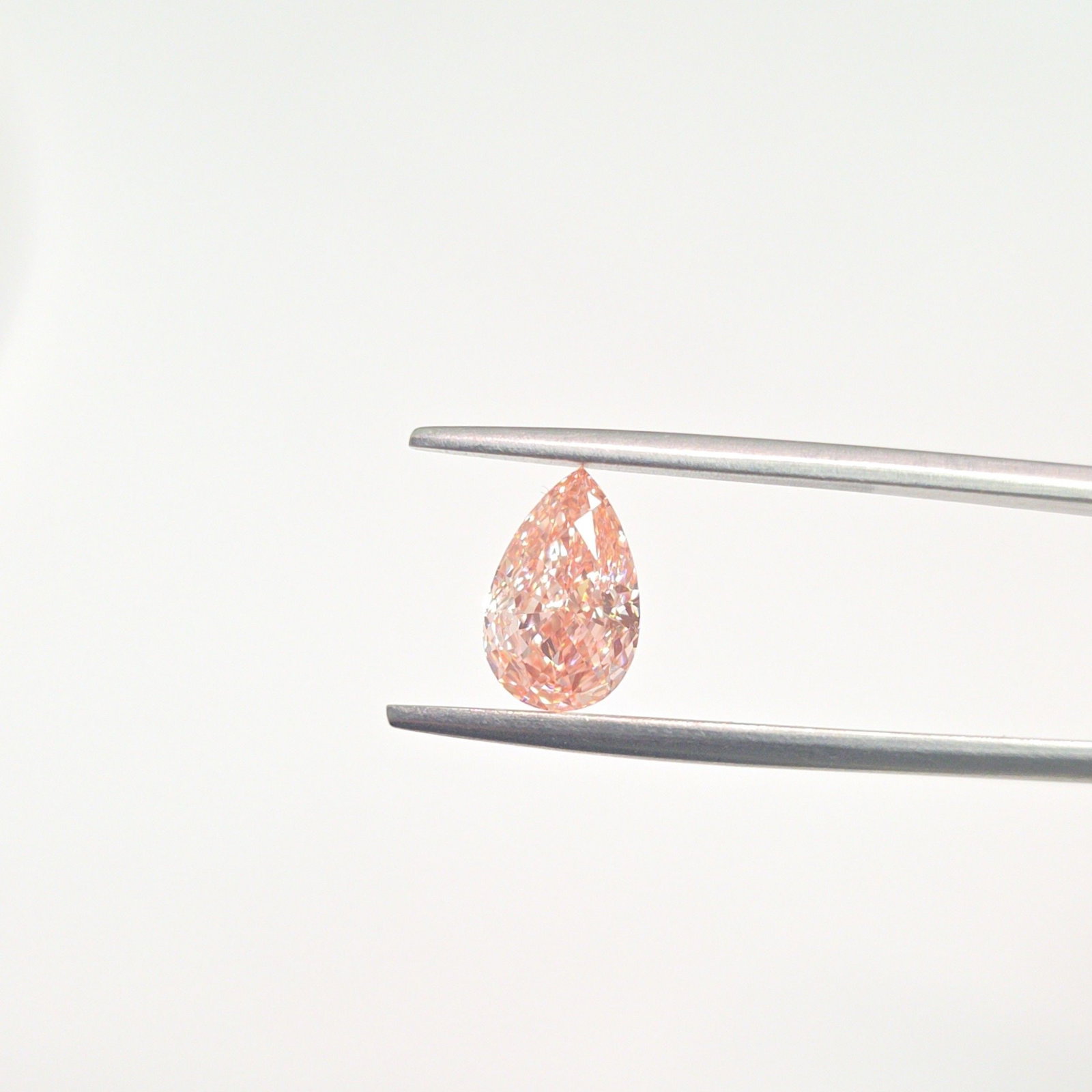 Loose Diamond - PEAR 1.53ct Fancy Vivid Pink VS1: Loose Diamond - PEAR 1.53ct Fancy Vivid Pink VS1 Source: This is a real non-mined Diamond that has been grown in a lab Shape: PEAR Carats: 1.53 Color: Fancy Vivid Pink Certification: IGI Additional im