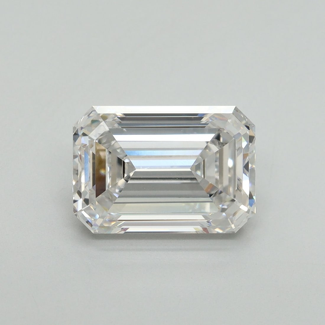 Loose Diamond - EMERALD 3.69ct E VVS2: Loose Diamond - EMERALD 3.69ct E VVS2 Source: This is a real non-mined Diamond that has been grown in a lab Shape: EMERALD Carats: 3.69 Color: E Clarity: VVS2 Certification: IGI Video: