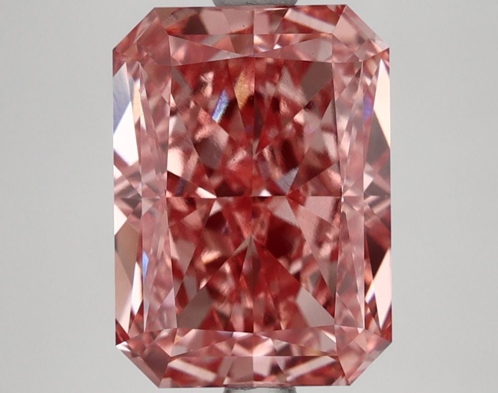 Loose Diamond - RADIANT 4.04ct Fancy Vivid Pink VVS2: Loose Diamond - RADIANT 4.04ct Fancy Vivid Pink VVS2 Source: This is a real non-mined Diamond that has been grown in a lab Shape: RADIANT Carats: 4.04 Color: Fancy Vivid Pink Certification: IGI Video: