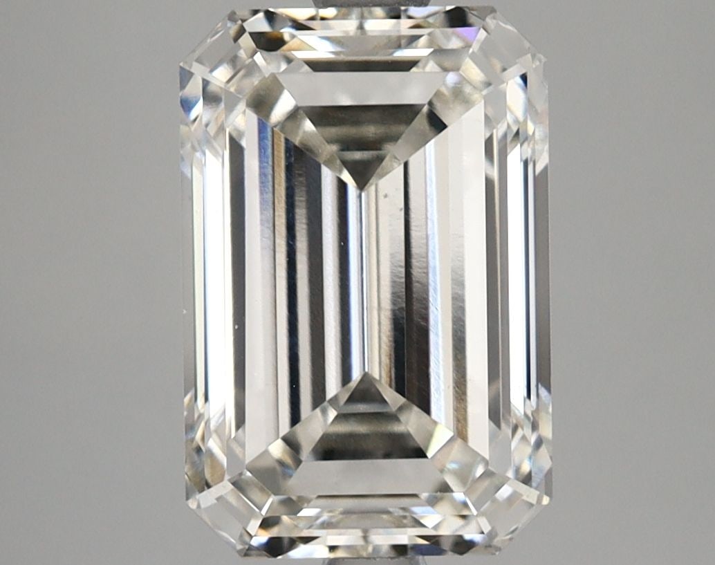 Loose Diamond - EMERALD 3.85ct G VS1: Loose Diamond - EMERALD 3.85ct G VS1 Source: This is a real non-mined Diamond that has been grown in a lab Shape: EMERALD Carats: 3.85 Color: G Clarity: VS1 Certification: IGI Video: Video Link
