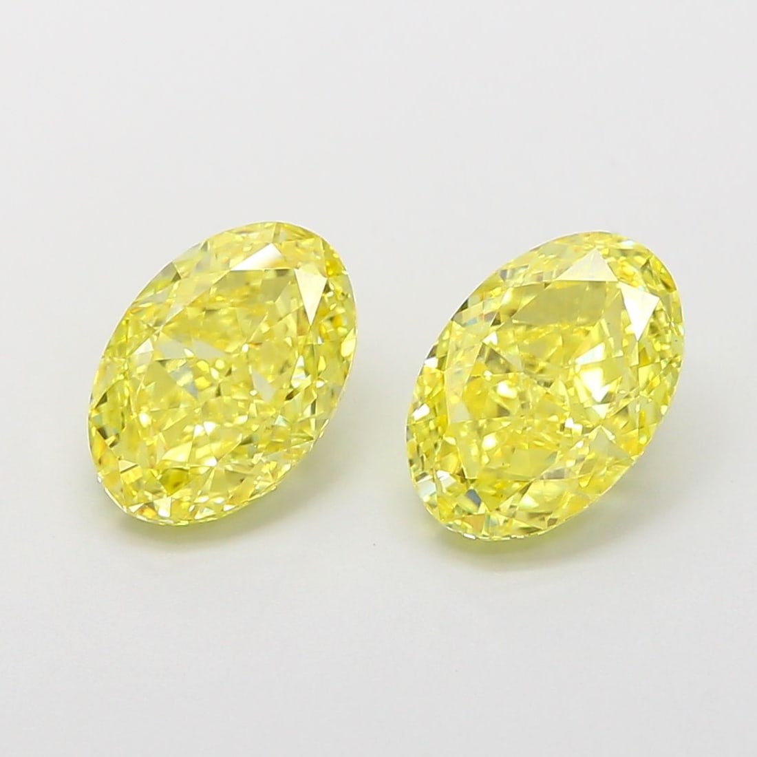 Loose Diamond - OVAL 1.88ct Fancy Vivid Yellow VS1: Loose Diamond - OVAL 1.88ct Fancy Vivid Yellow VS1 Source: This is a real non-mined Diamond that has been grown in a lab Shape: OVAL Carats: 1.88 Color: Fancy Vivid Yellow Certification: IGI Video: