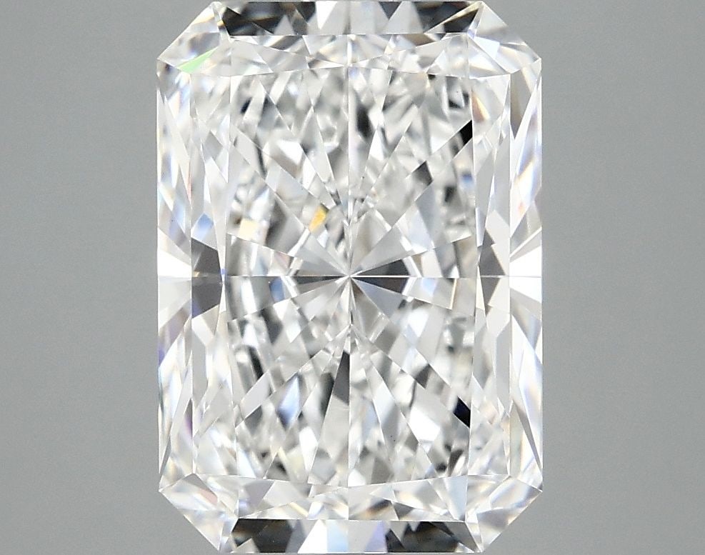 Loose Diamond - RADIANT 4.08ct D VS1: Loose Diamond - RADIANT 4.08ct D VS1 Source: This is a real non-mined Diamond that has been grown in a lab Shape: RADIANT Carats: 4.08 Color: D Clarity: VS1 Certification: IGI Video: