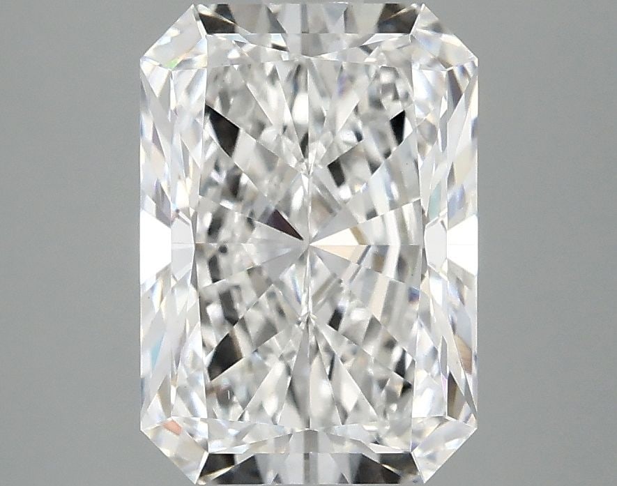 Loose Diamond - RADIANT 3.08ct E VS1: Loose Diamond - RADIANT 3.08ct E VS1 Source: This is a real non-mined Diamond that has been grown in a lab Shape: RADIANT Carats: 3.08 Color: E Clarity: VS1 Certification: IGI Additional images availa
