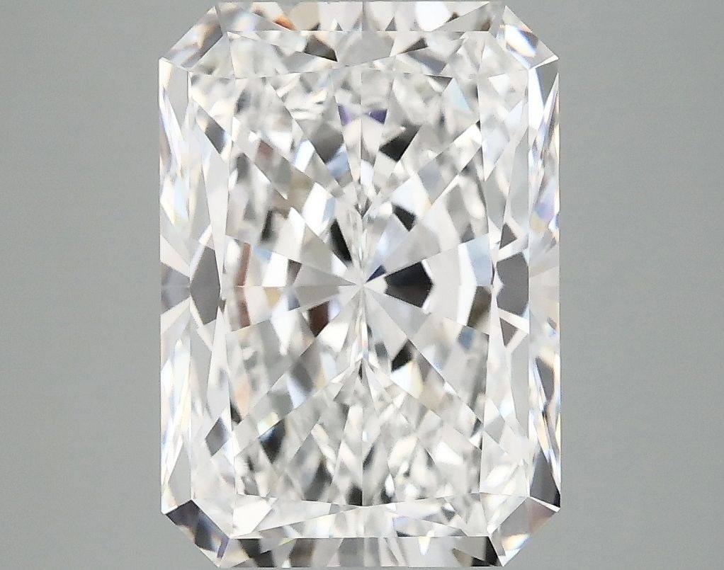 Loose Diamond - RADIANT 4.99ct E VVS2: Loose Diamond - RADIANT 4.99ct E VVS2 Source: This is a real non-mined Diamond that has been grown in a lab Shape: RADIANT Carats: 4.99 Color: E Clarity: VVS2 Certification: IGI Video: