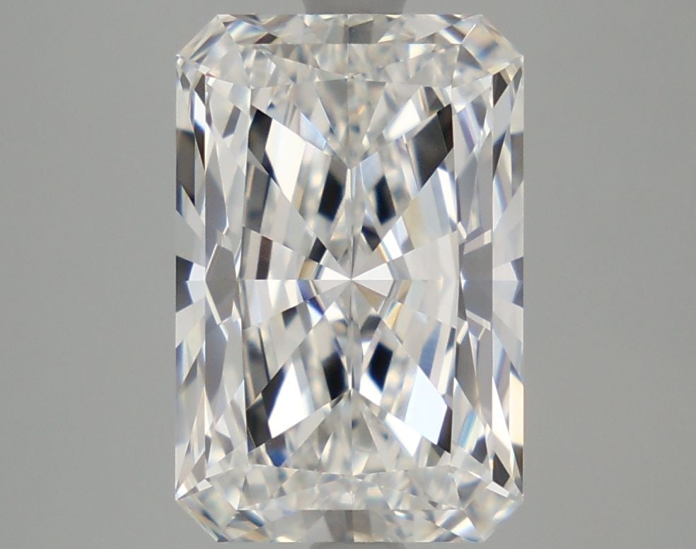 Loose Diamond - RADIANT 4.06ct E VVS2: Loose Diamond - RADIANT 4.06ct E VVS2 Source: This is a real non-mined Diamond that has been grown in a lab Shape: RADIANT Carats: 4.06 Color: E Clarity: VVS2 Certification: IGI Video:
