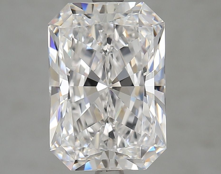 Loose Diamond - RADIANT 4.11ct D IF: Loose Diamond - RADIANT 4.11ct D IF Source: This is a real non-mined Diamond that has been grown in a lab Shape: RADIANT Carats: 4.11 Color: D Clarity: IF Certification: GIA Video: